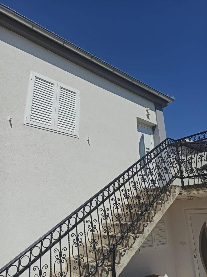 Stella Apartament *